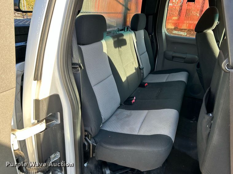 image for item NQ9998 2008 Chevrolet Silverado 1500  Ext. Cab pickup truck