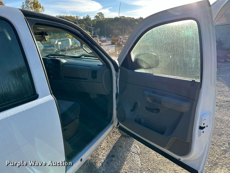 image for item NQ9998 2008 Chevrolet Silverado 1500  Ext. Cab pickup truck