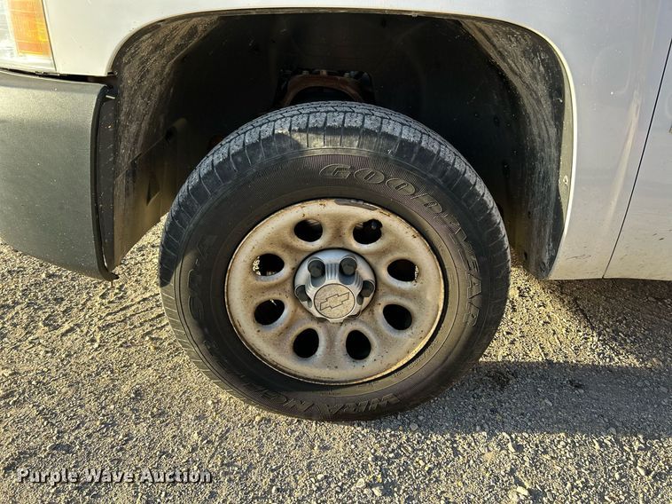 image for item NQ9998 2008 Chevrolet Silverado 1500  Ext. Cab pickup truck