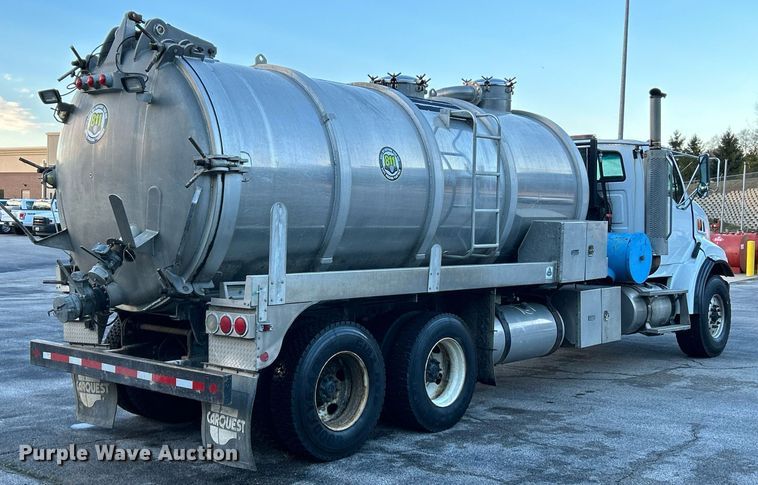 image for item NR9308 2006 Sterling L9500  vacuum truck