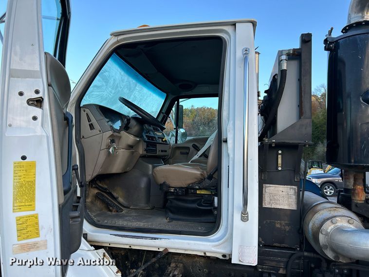 image for item NR9308 2006 Sterling L9500  vacuum truck