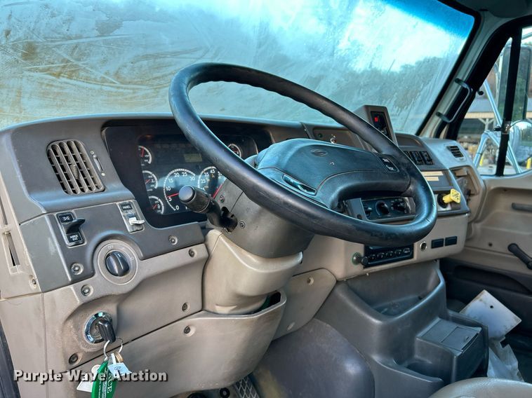 image for item NR9308 2006 Sterling L9500  vacuum truck