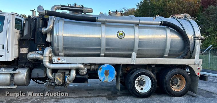 image for item NR9308 2006 Sterling L9500  vacuum truck