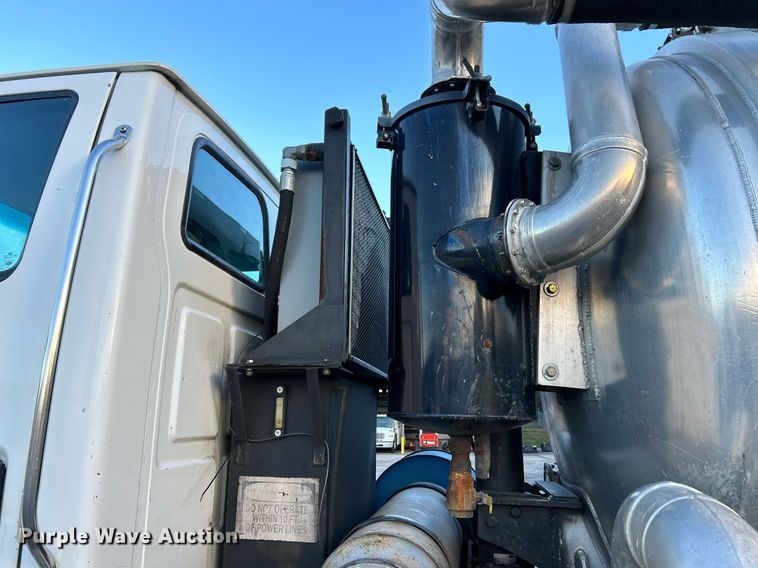 image for item NR9308 2006 Sterling L9500  vacuum truck