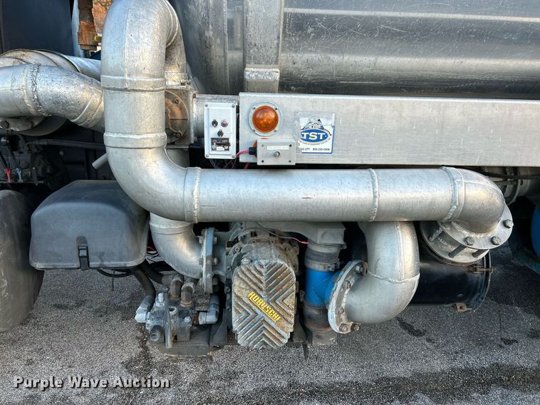 image for item NR9308 2006 Sterling L9500  vacuum truck