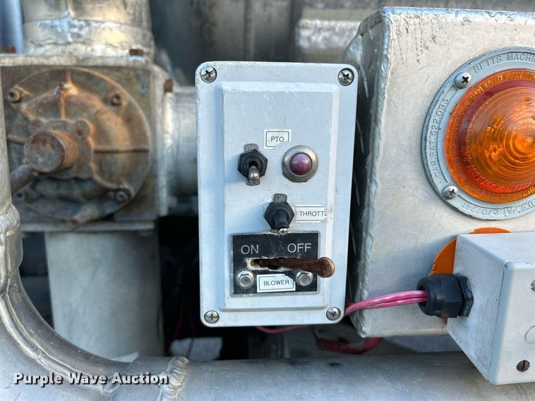 image for item NR9308 2006 Sterling L9500  vacuum truck