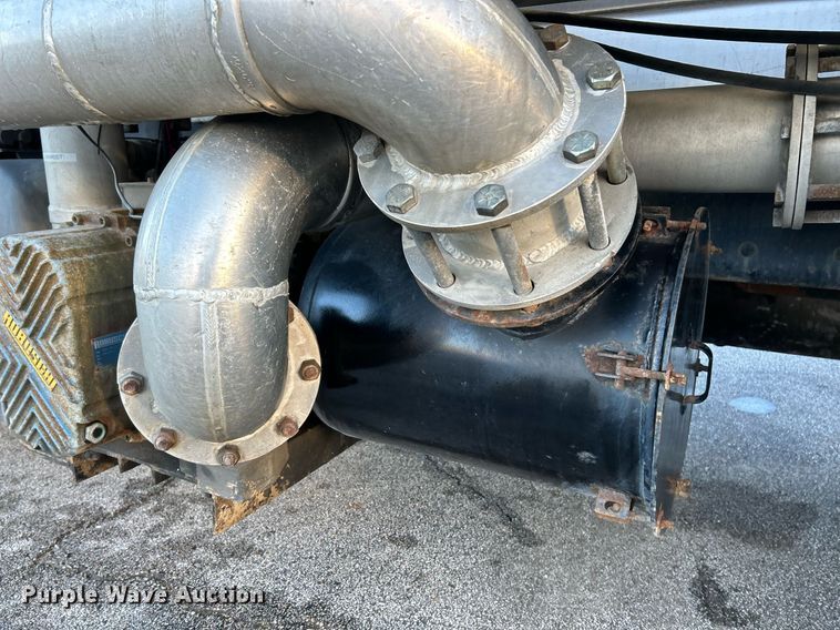 image for item NR9308 2006 Sterling L9500  vacuum truck