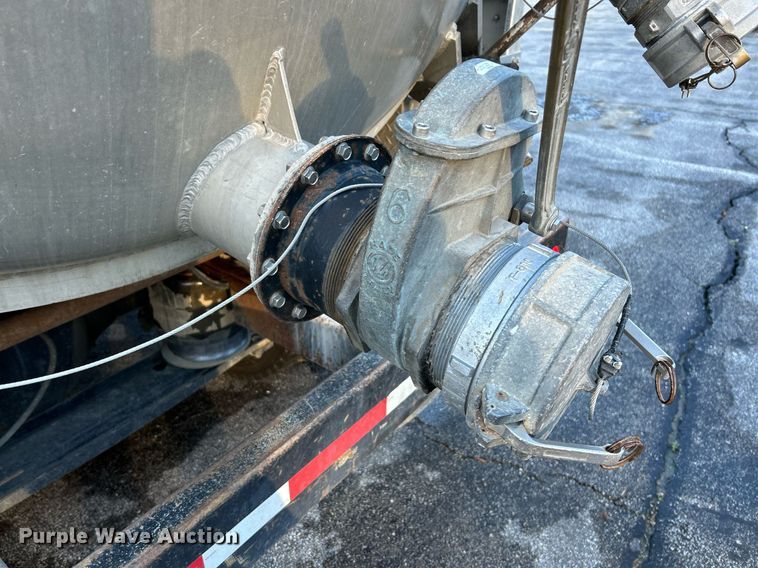 image for item NR9308 2006 Sterling L9500  vacuum truck