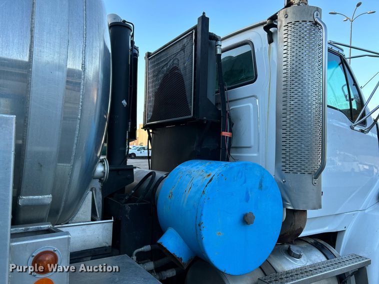 image for item NR9308 2006 Sterling L9500  vacuum truck