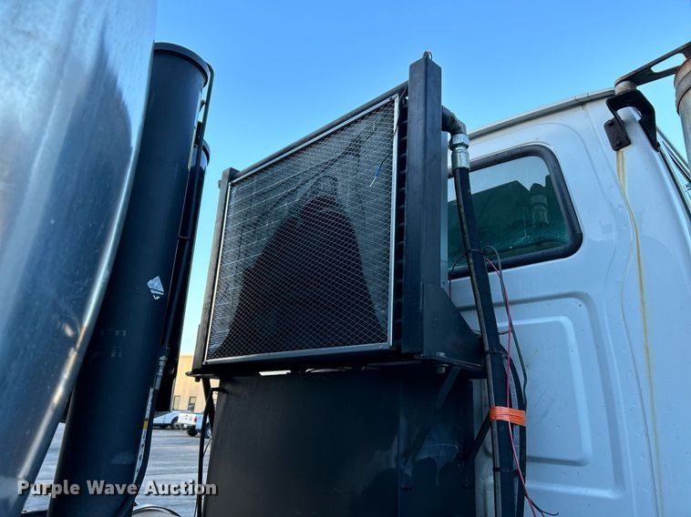 image for item NR9308 2006 Sterling L9500  vacuum truck