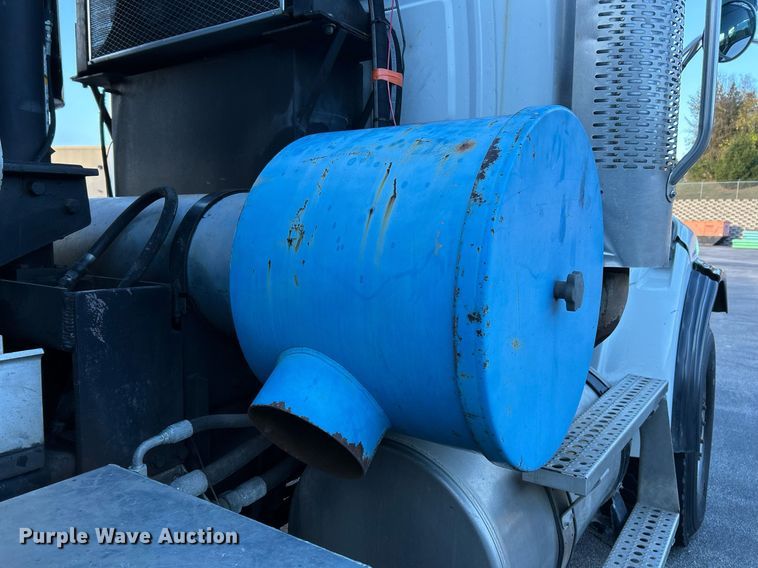 image for item NR9308 2006 Sterling L9500  vacuum truck