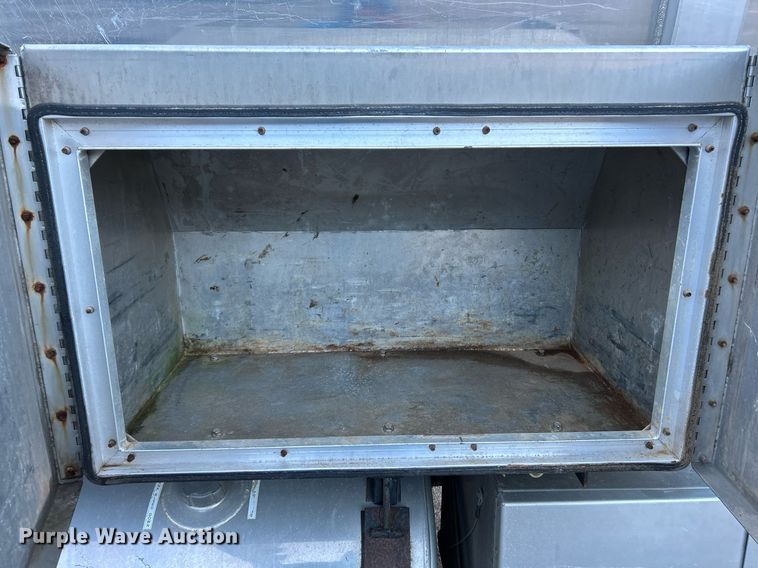 image for item NR9308 2006 Sterling L9500  vacuum truck