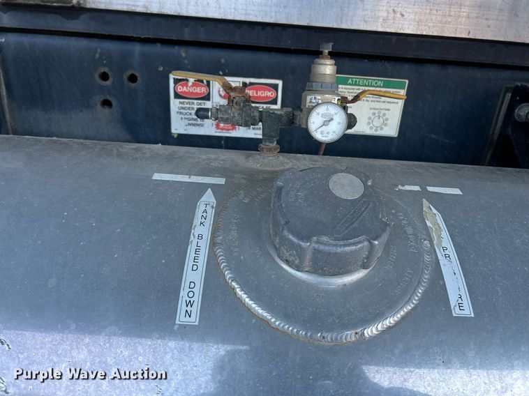 image for item NR9308 2006 Sterling L9500  vacuum truck