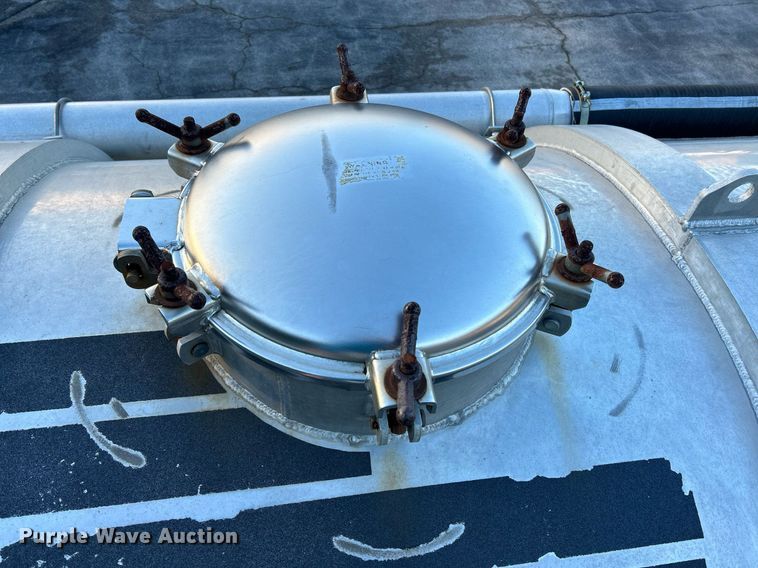 image for item NR9308 2006 Sterling L9500  vacuum truck