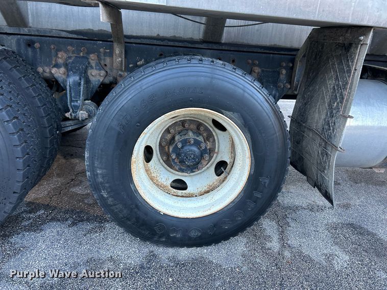 image for item NR9308 2006 Sterling L9500  vacuum truck