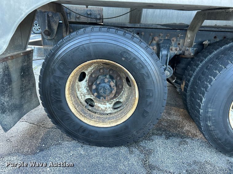 image for item NR9308 2006 Sterling L9500  vacuum truck