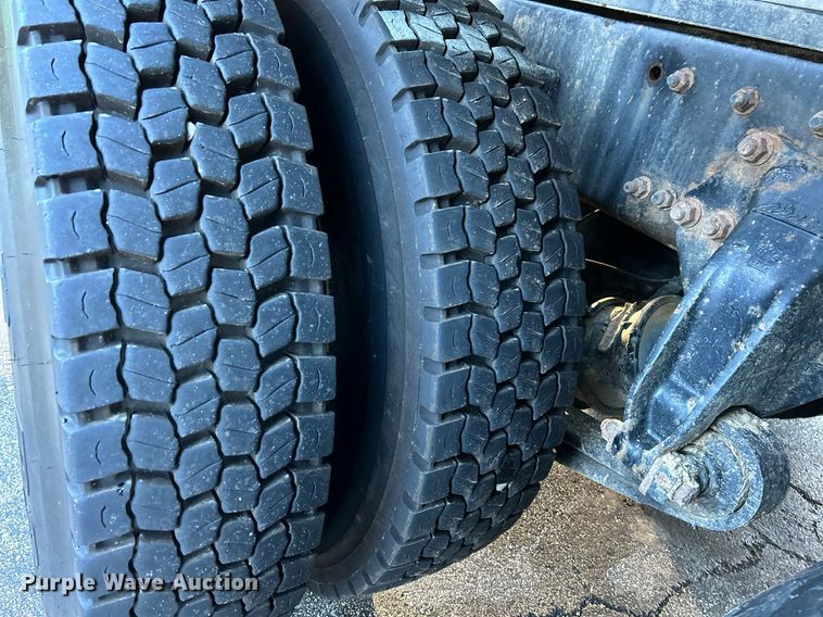 image for item NR9308 2006 Sterling L9500  vacuum truck