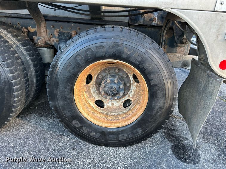 image for item NR9308 2006 Sterling L9500  vacuum truck