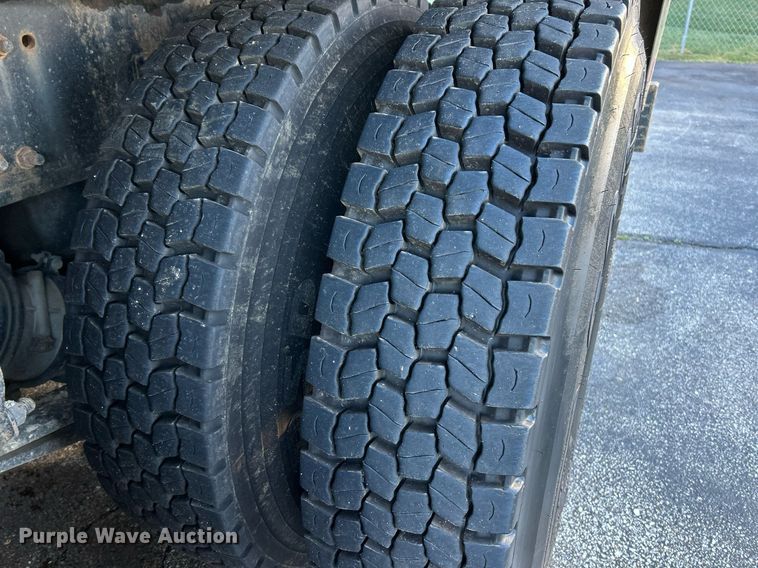 image for item NR9308 2006 Sterling L9500  vacuum truck