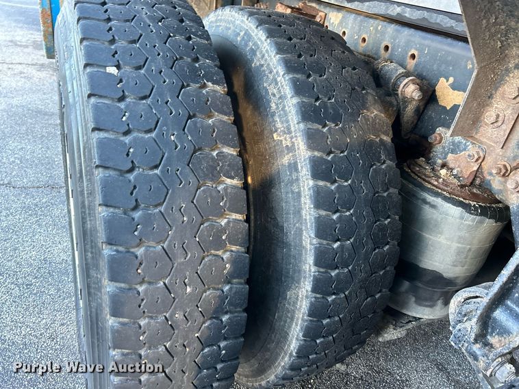 image for item NR9308 2006 Sterling L9500  vacuum truck