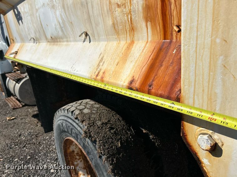 image for item NR9315 2005 International 7400  dump truck