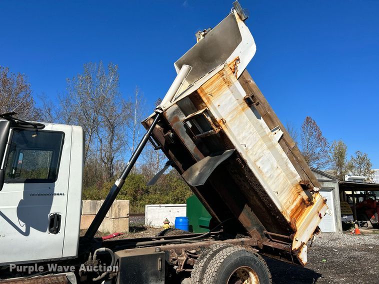 image for item NR9315 2005 International 7400  dump truck