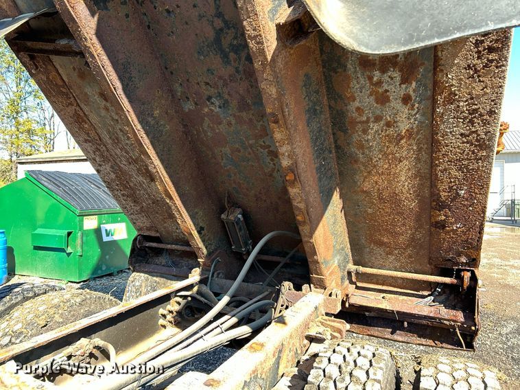 image for item NR9315 2005 International 7400  dump truck