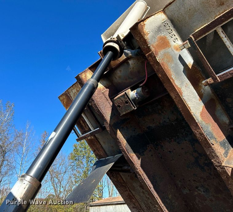 image for item NR9315 2005 International 7400  dump truck