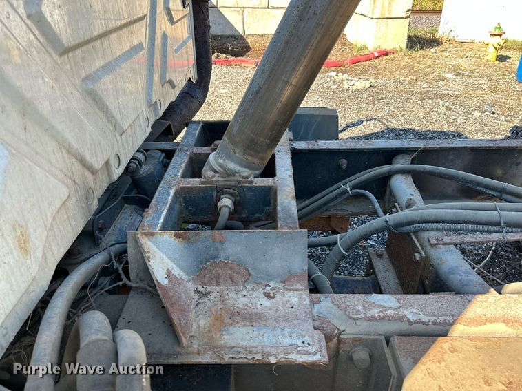 image for item NR9315 2005 International 7400  dump truck