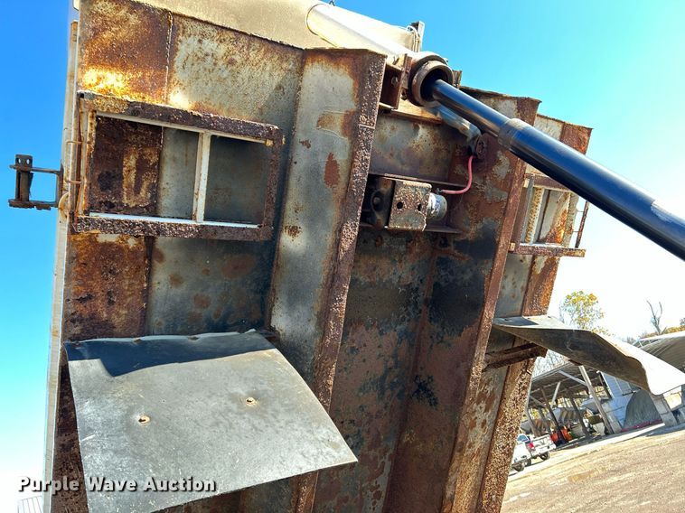 image for item NR9315 2005 International 7400  dump truck