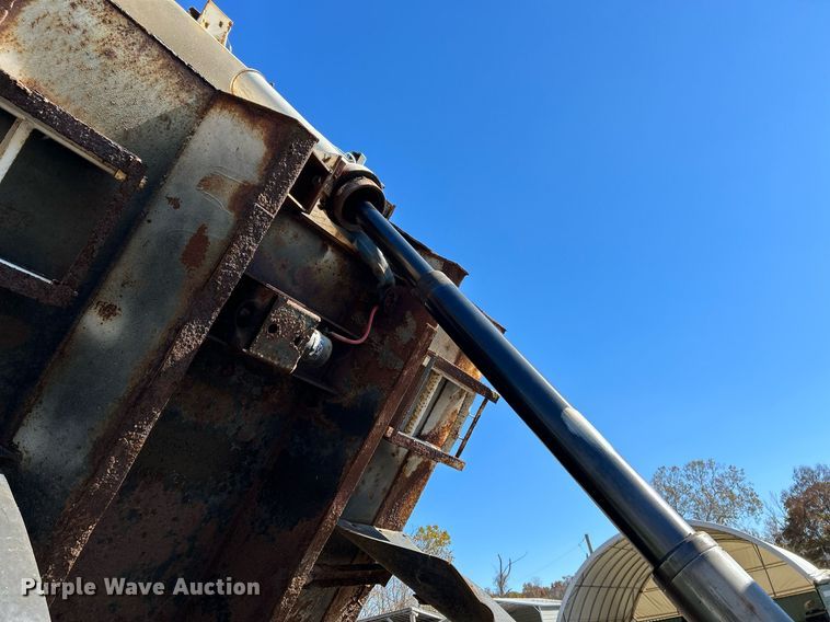 image for item NR9315 2005 International 7400  dump truck