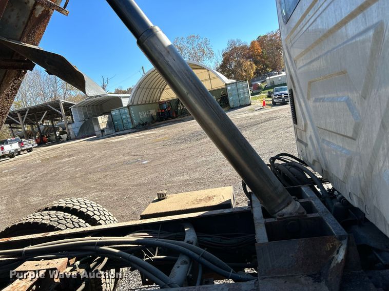 image for item NR9315 2005 International 7400  dump truck