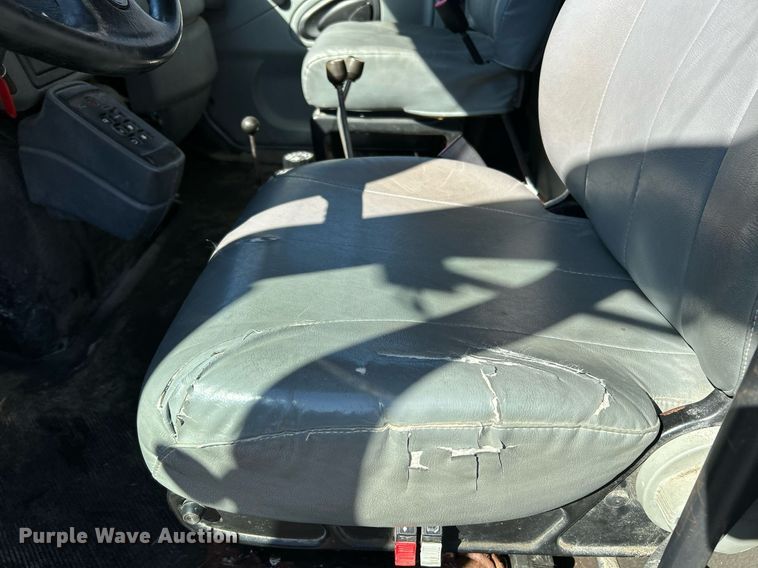 image for item NR9315 2005 International 7400  dump truck