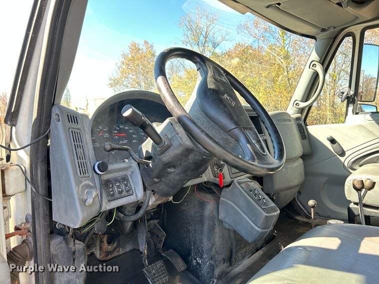 image for item NR9315 2005 International 7400  dump truck