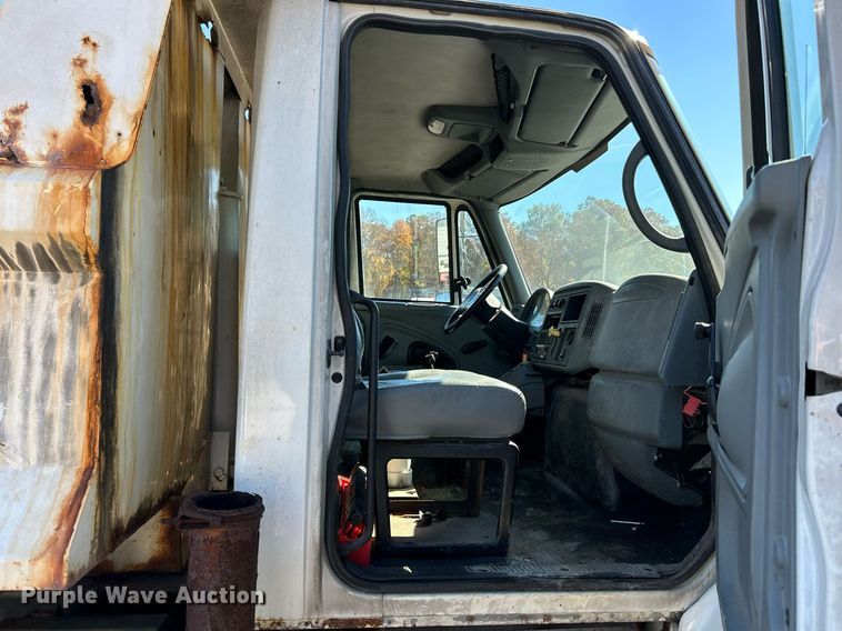 image for item NR9315 2005 International 7400  dump truck