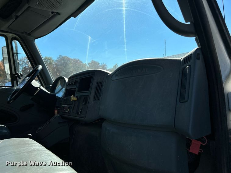 image for item NR9315 2005 International 7400  dump truck