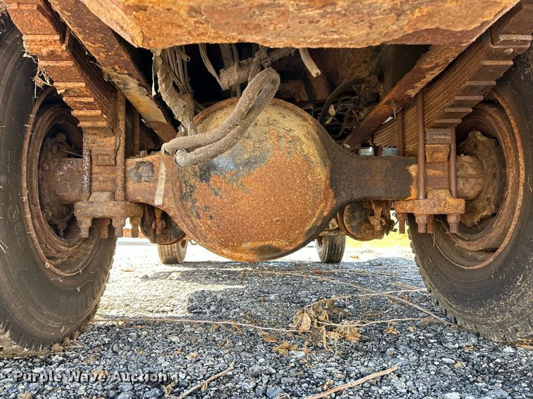 image for item NR9315 2005 International 7400  dump truck