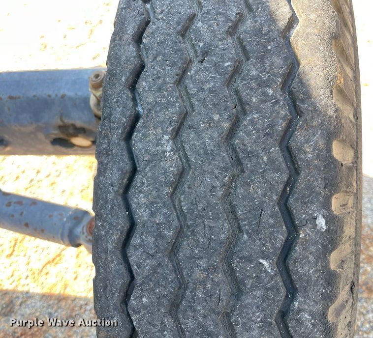 image for item NY9919 2000 John Deere 5310  tractor