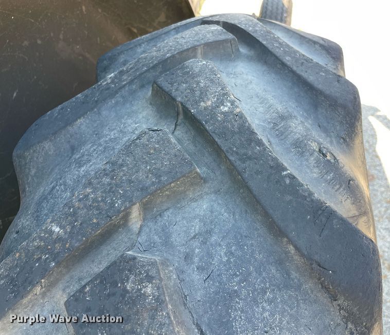 image for item NY9919 2000 John Deere 5310  tractor