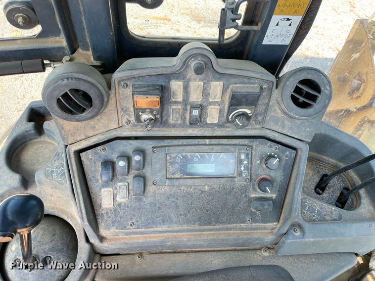 image for item NY9922 2009 John Deere 310J  backhoe