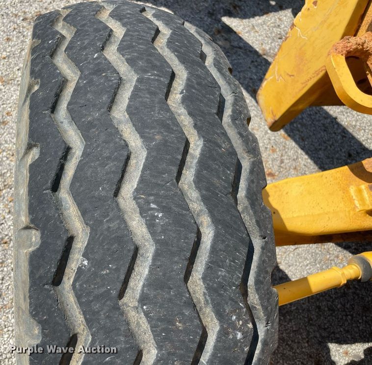 image for item NY9922 2009 John Deere 310J  backhoe