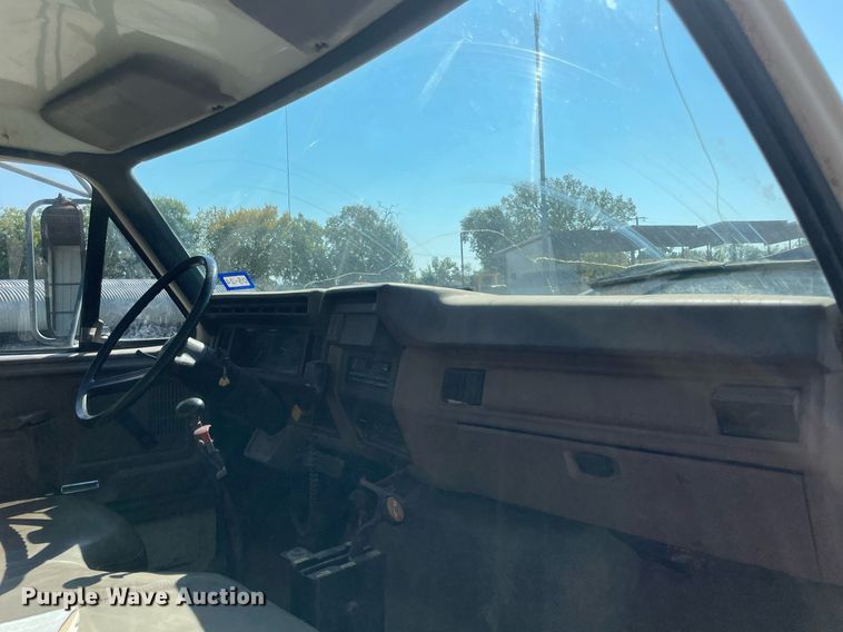 image for item NY9953 1998 Ford F800  dump truck