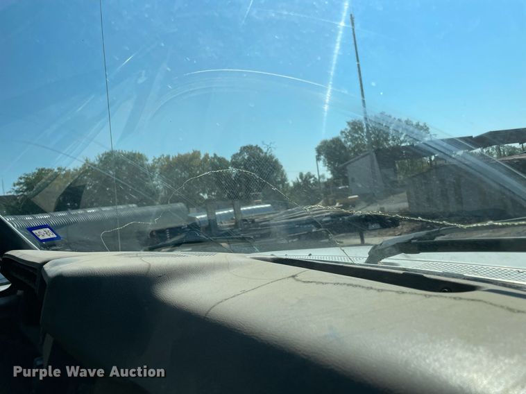 image for item NY9953 1998 Ford F800  dump truck