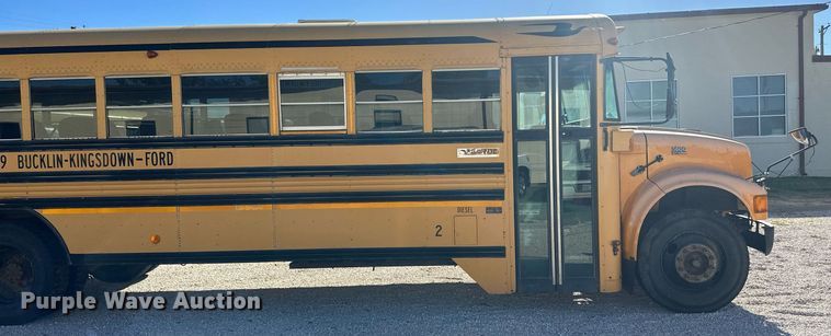 image for item OC9454 2000 International 3800  school bus