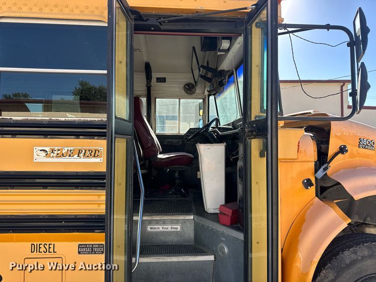image for item OC9454 2000 International 3800  school bus