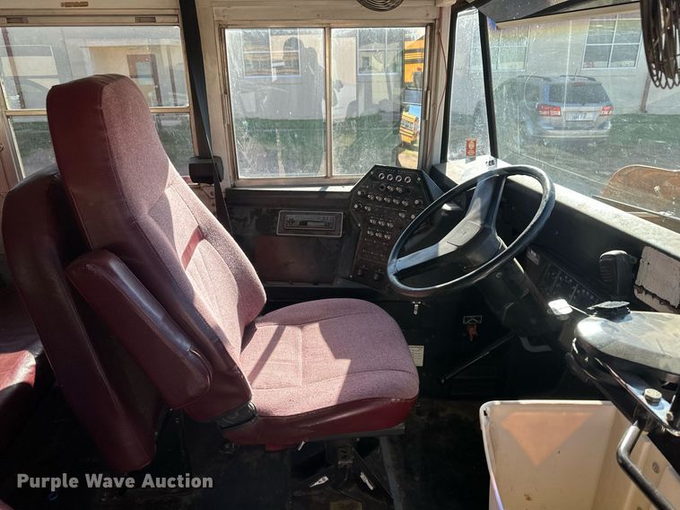 image for item OC9454 2000 International 3800  school bus