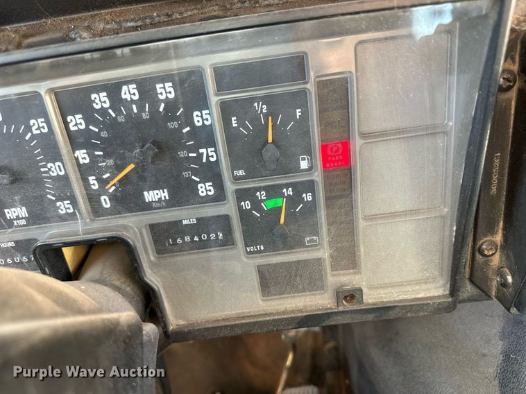 image for item OC9454 2000 International 3800  school bus