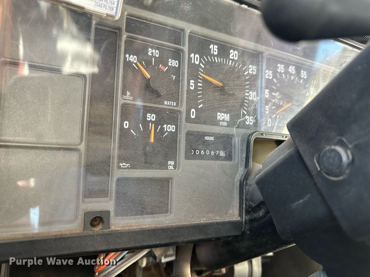 image for item OC9454 2000 International 3800  school bus