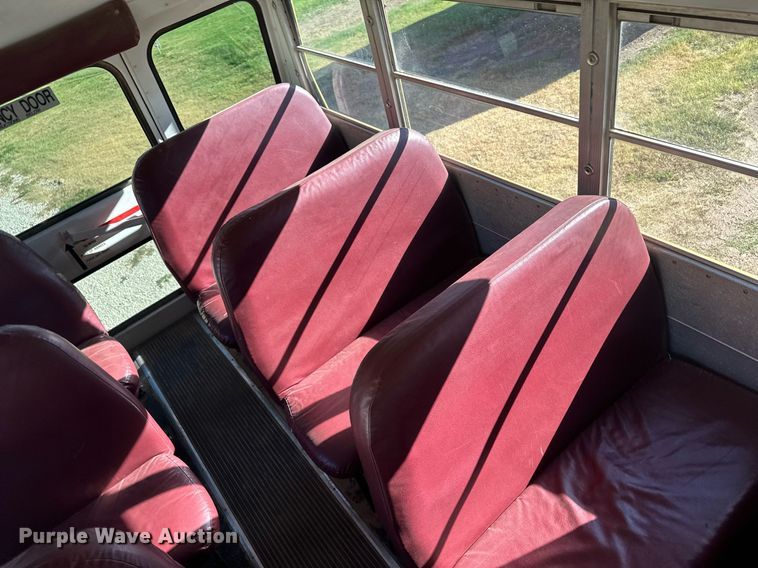 image for item OC9454 2000 International 3800  school bus