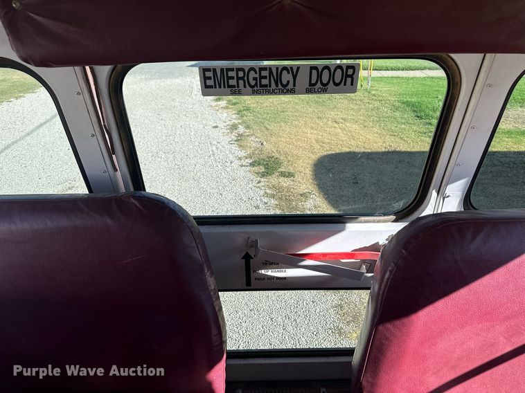 image for item OC9454 2000 International 3800  school bus